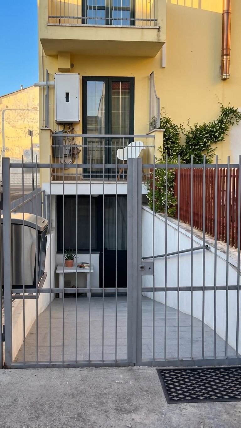Ingresso esterno indipendente di Casa Graziosa a Policoro