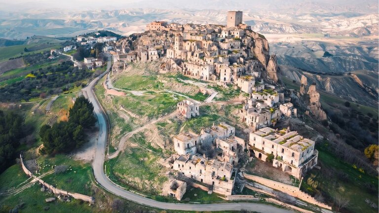 Borghi fantasma: Aliano e Craco